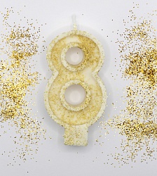 Свеча цифра "8" с золотом